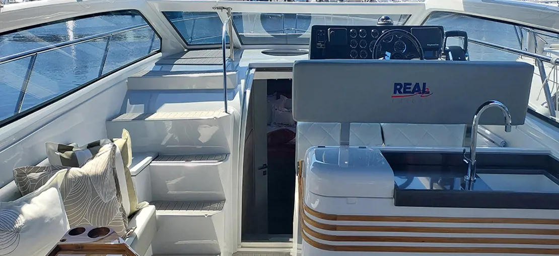 Escada de acesso a proa REAL 40 Cabriolet