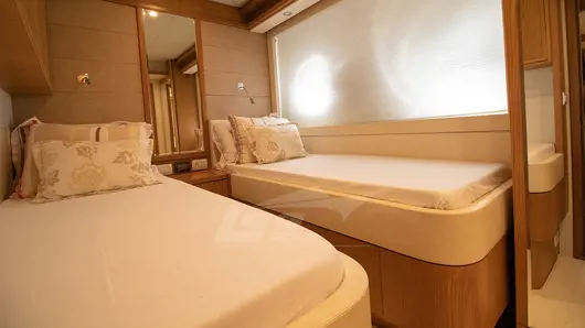 Camarote duplo FERRETTI 83