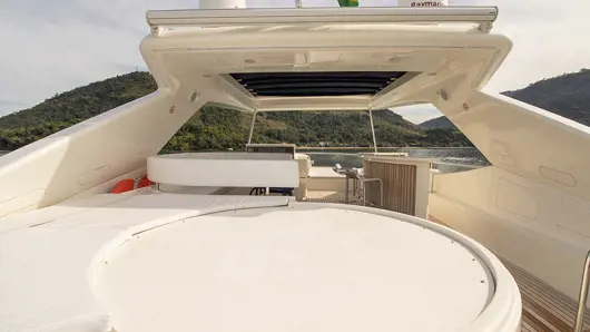 Fly FERRETTI 83