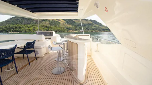 FLy FERRETTI 83