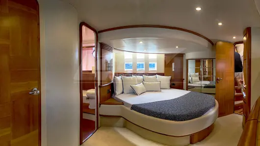 Suíte INTERMARINE AZIMUT 680 FULL