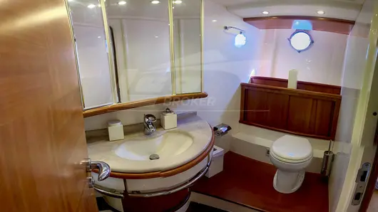 Banheiro INTERMARINE AZIMUT 680 FULL